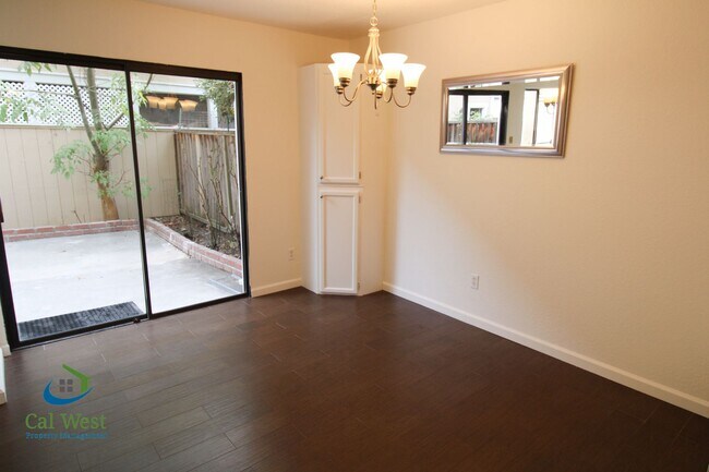 Foto del edificio - $2995 - 2 BD/2.5 BA Updated and Remodeled ...