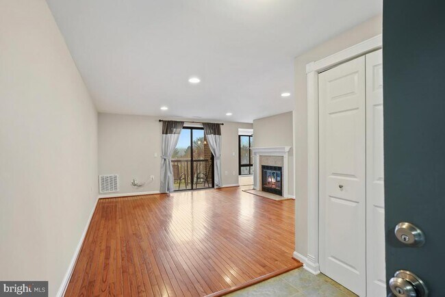18010 Chalet Dr Unit 203, Germantown, MD 20874 - Room for Rent in ...