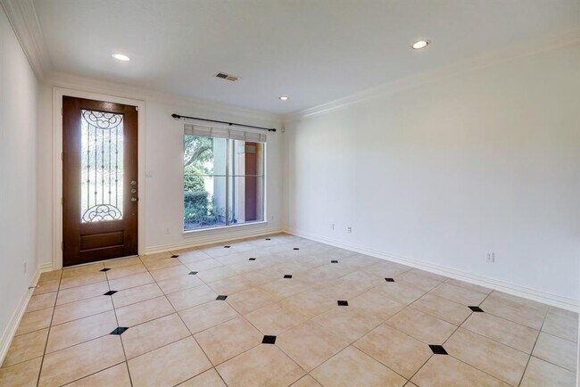 Foto del edificio - 1903 Palm Forest Ln