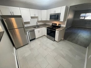 Building Photo - 250 Grove St