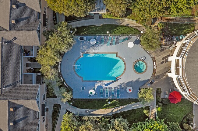 Piscina/Spa - Seasons at Redondo Beach, A 55+ Community