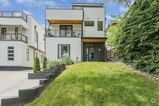 Building Photo - 409 Moore Ave