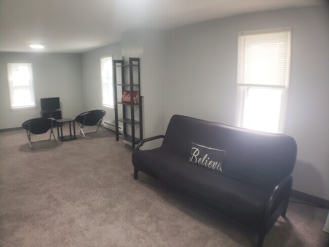 3rd Floor Loft - 32 Umberto Ave