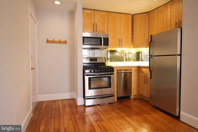 Foto del edificio - 1809 Riggs Pl NW
