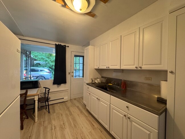 Foto del edificio - 103 College Ave (2026-2027)