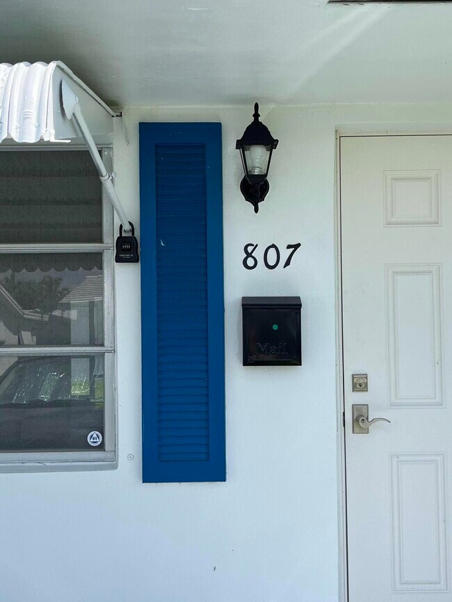 Foto del edificio - 807 SW 6th Ave