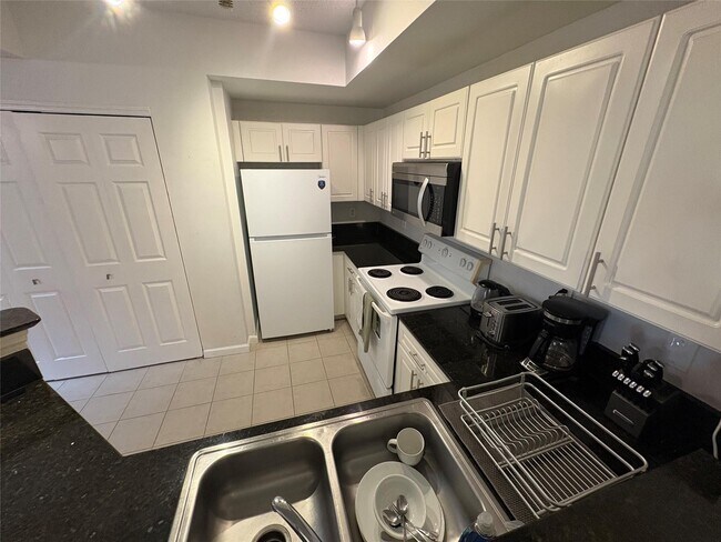 Building Photo - 780 S Sapodilla Ave