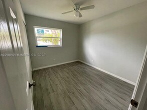 Building Photo - 3921 SW 31st Dr