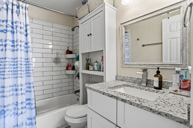 Foto del edificio - 516 E Wintergreen Rd