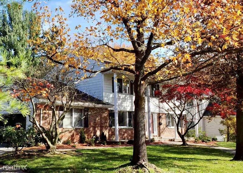 Primary Photo - 5 br, 3.5 bath House - 117 Hollywood Ave