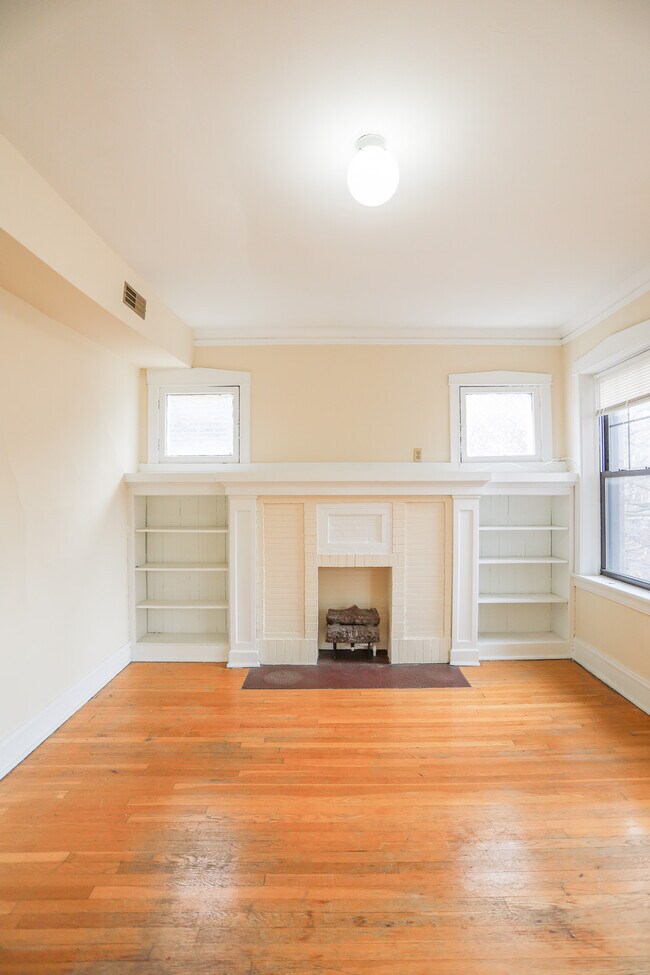 Building Photo - 1057 N Oakley Blvd