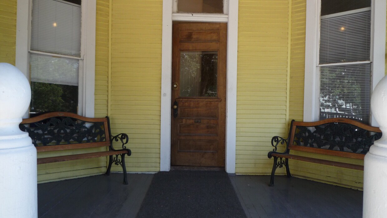 front door entry for Apt 1 & 2 - 804 E Kiowa St