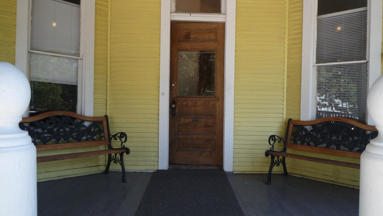 front door entry for Apt 1 & 2 - 804 E Kiowa St