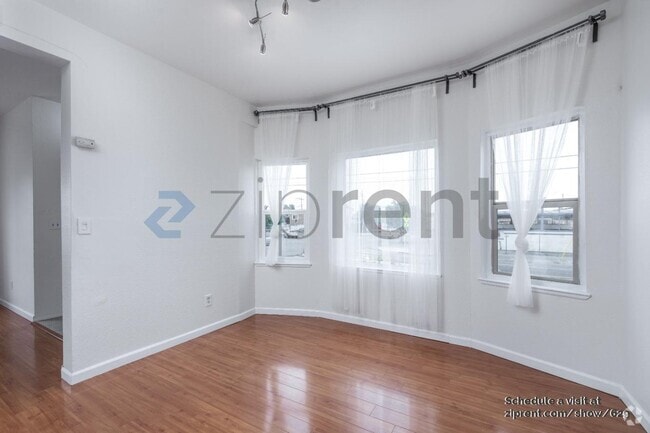 Building Photo - 896 31st St