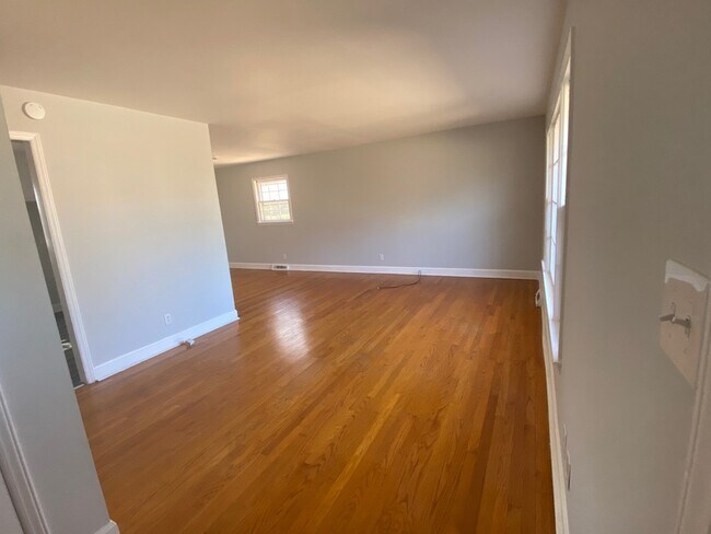 Building Photo - 243 St Matthews Ln