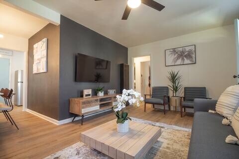 Foto del edificio - 3356 W Imperial Hwy