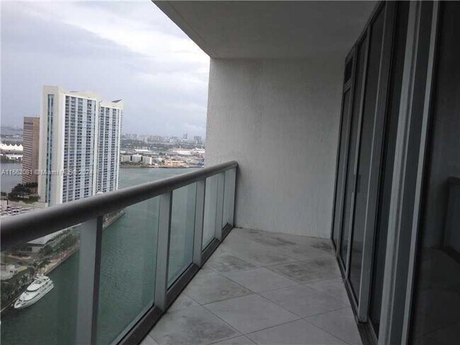 Building Photo - 485 Brickell Ave