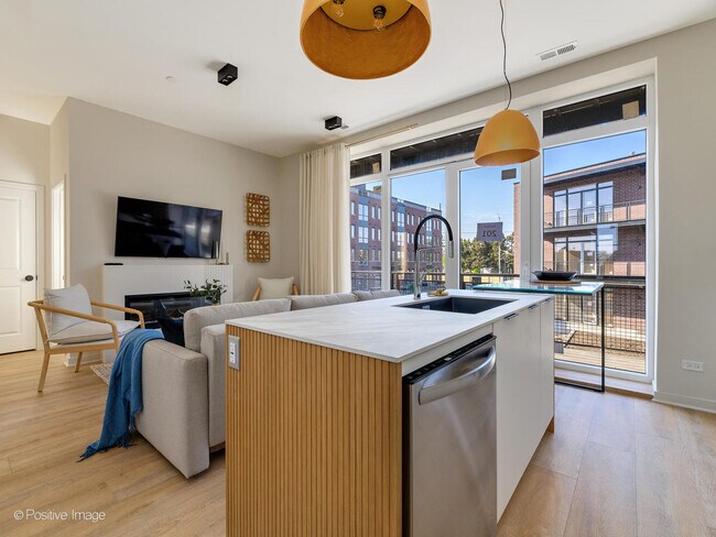 Foto del edificio - 8324 W Center Ave