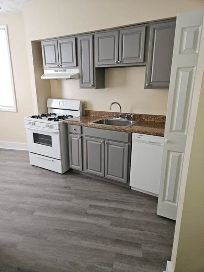 Foto del edificio - 327 Stanley Ave