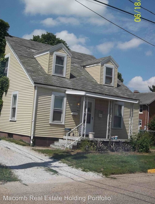 Primary Photo - 214 W Piper St
