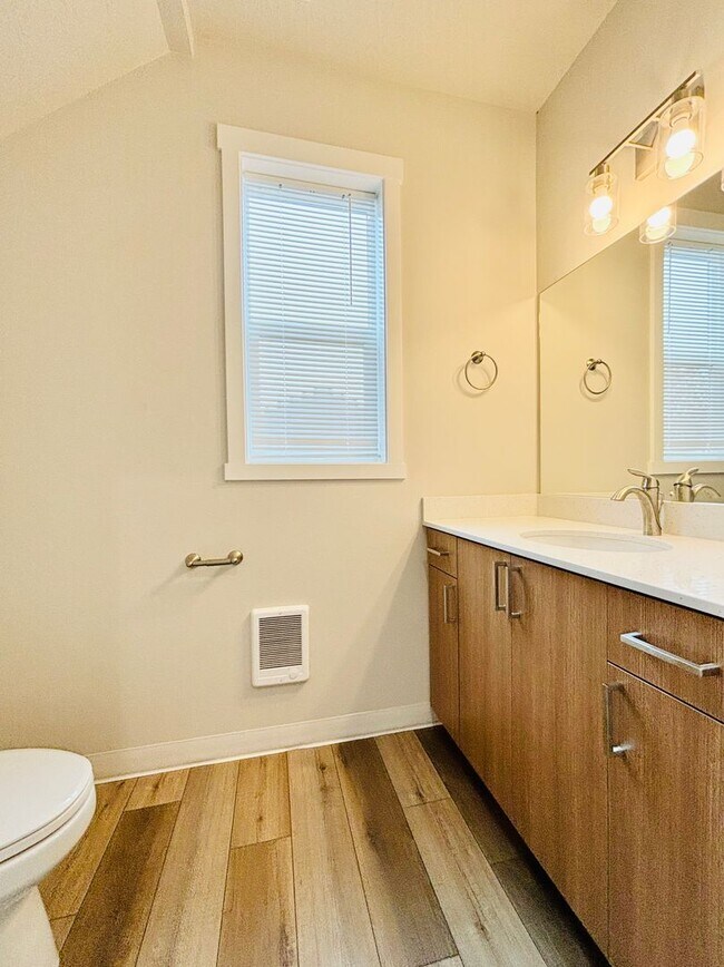 Foto del edificio - 2418 Leonard Ln