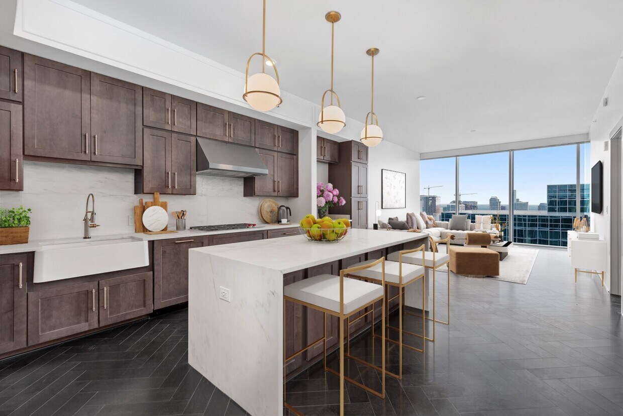 Primary Photo - 1616 W End Ave