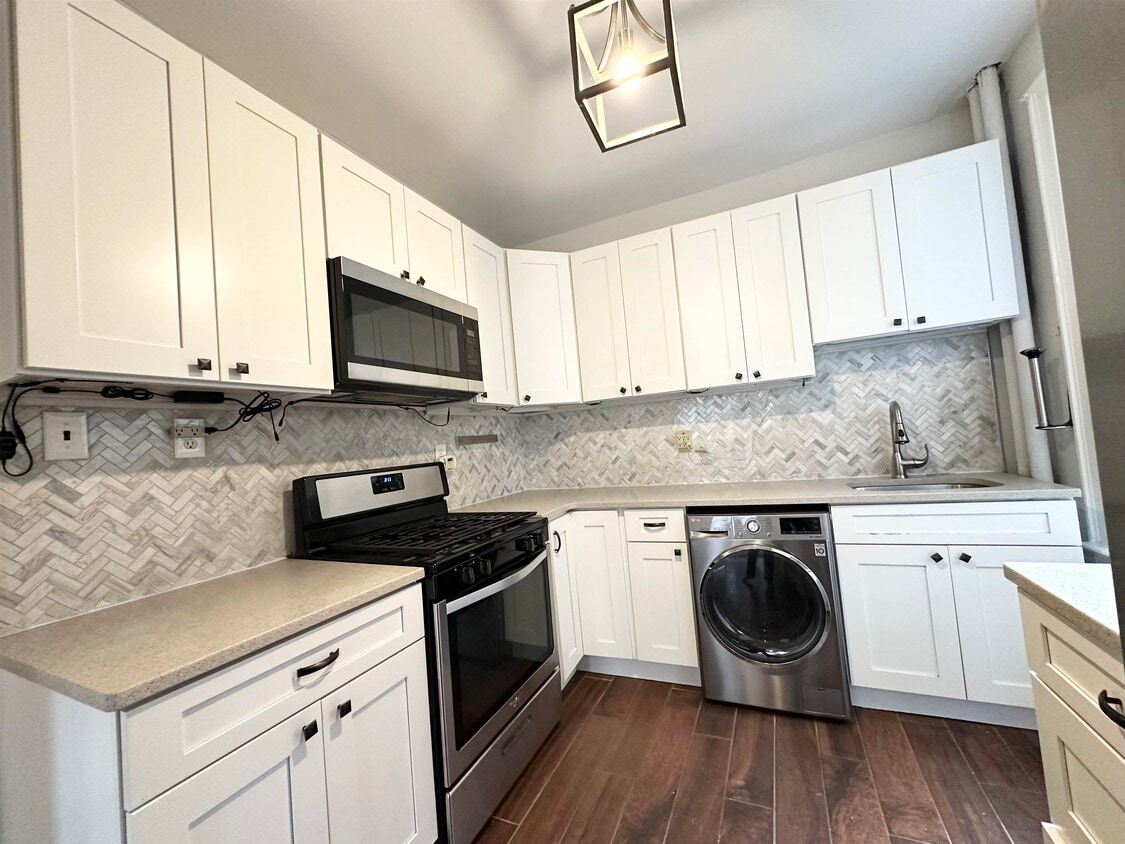 Foto principal - 76 Romaine Ave