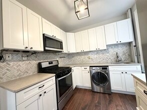 Building Photo - 76 Romaine Ave