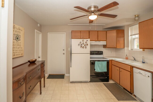 Building Photo - 1753 Cromwell Dr