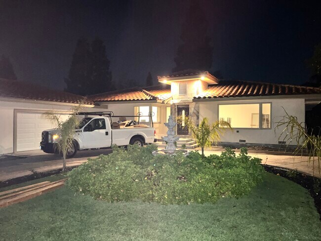 Photo - 5209 Olive Dr Apartments