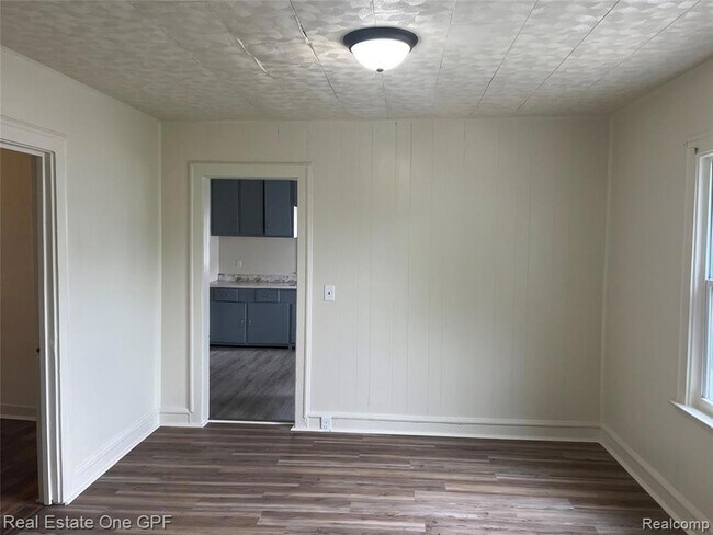 Foto del edificio - 8242 Maxwell Ave