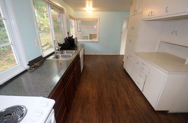 Foto del edificio - SEATTLE 5 BEDROOM HOME FOR RENT; AVAILABLE...
