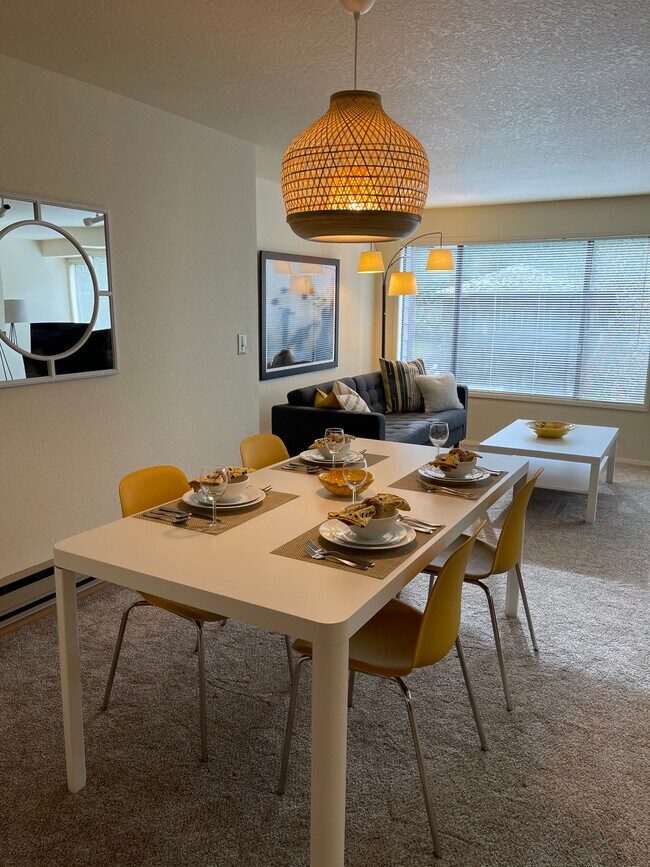 Large Dining Table - 7080 Lincoln Park Way SW