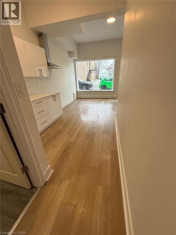 Photo du bâtiment - 69 Hellems Ave