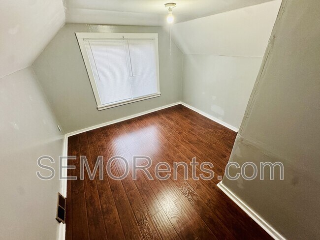 Foto del edificio - 301 S Spring St