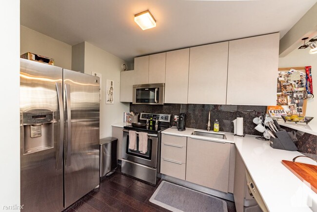 Foto del edificio - 1 br, 1 bath Condo - 10 E Ontario St