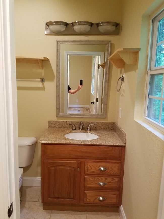 Baño completo 1 - 171 Boardtown Rd