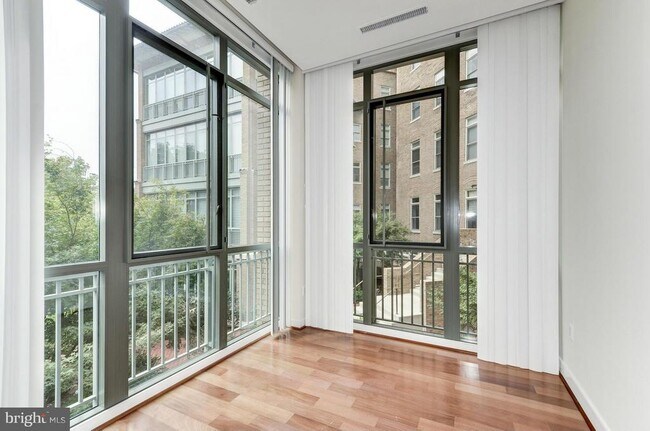 Foto del edificio - 2425 L St NW