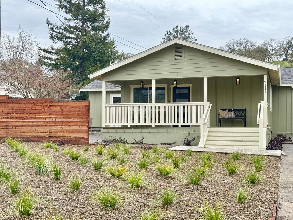 Primary Photo - Country Living with Modern Comfort - 2BR/2...