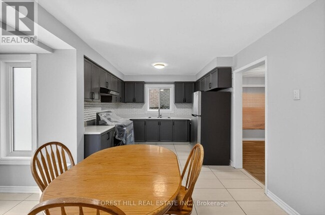 Photo du bâtiment - 28 Matterdale Ave