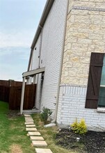 Building Photo - 1033 Rosebay Dr