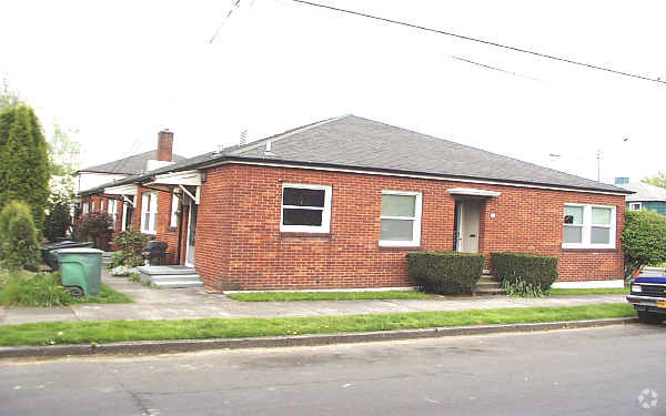 Building Photo - Burnside Street Apartments