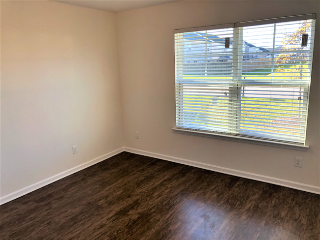 Building Photo - 92 Roseberry Cir
