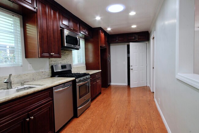 Building Photo - 5364 Mesmer Ave