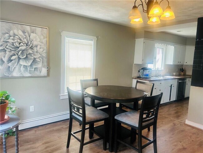 Foto del edificio - 858 Lower River Rd