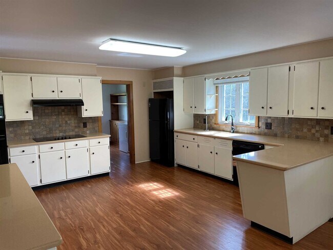 Building Photo - 755 Fiddlers Bridge Rd