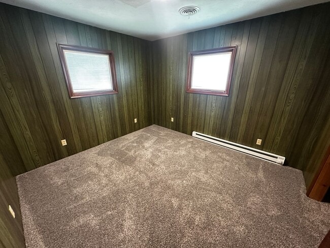 Building Photo - 6405 Hansen Dr