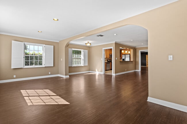 Building Photo - 11953 Collins St