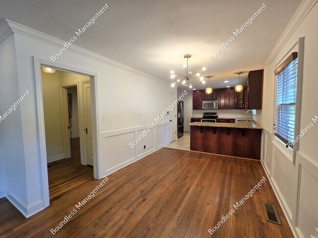 Building Photo - 2533 Sylvan Rd