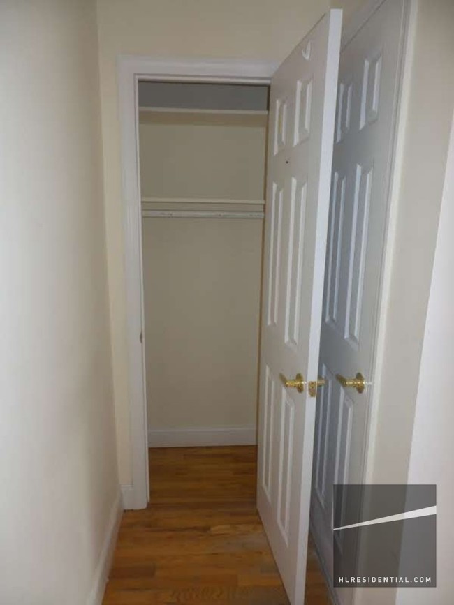 Building Photo - 3111 Crescent St